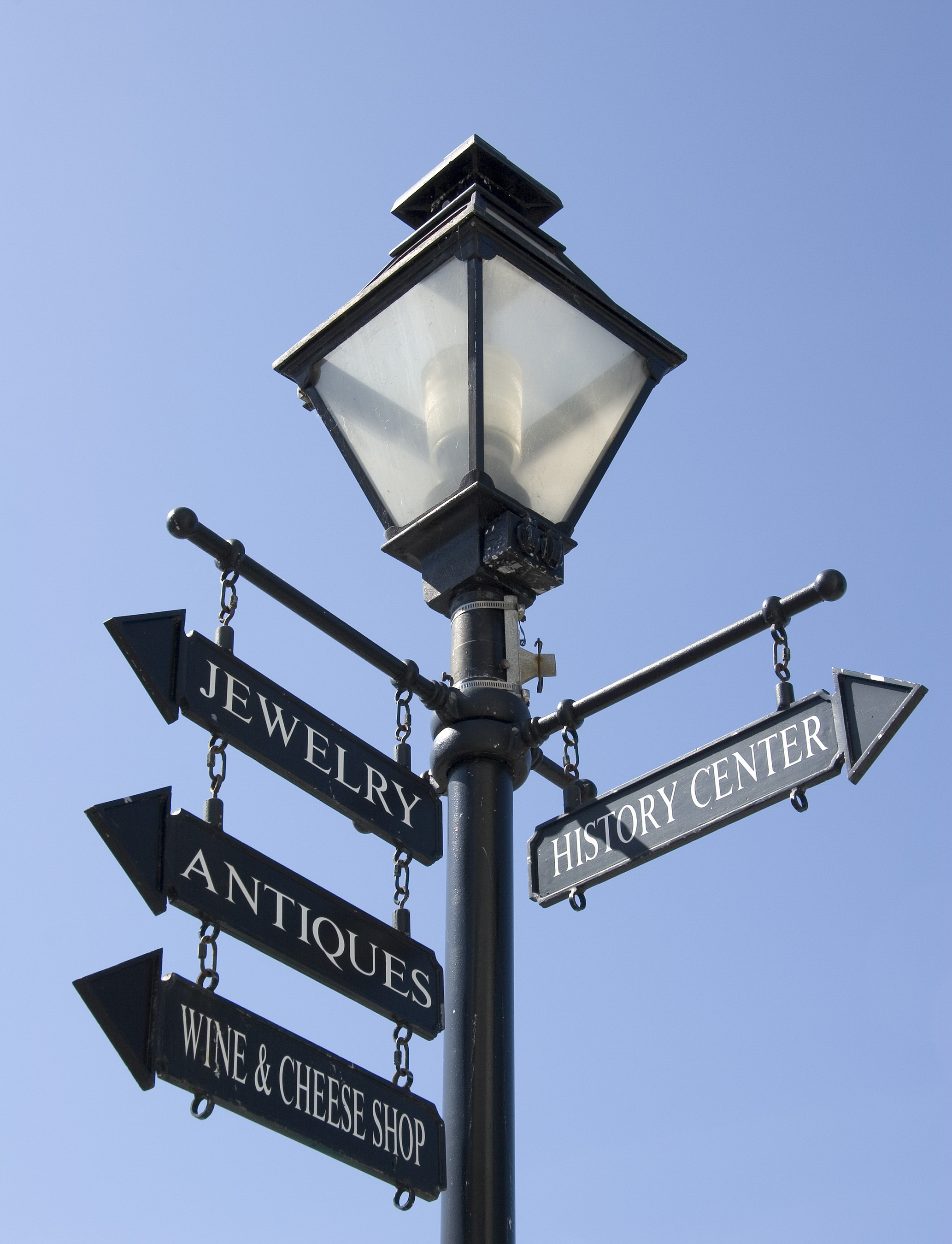 half moon bay main street sign